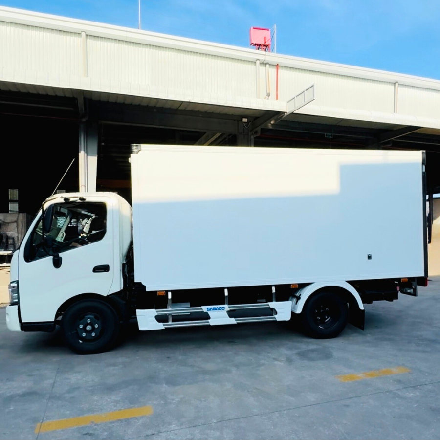 XZU710 - Thùng Kín Bửng Nâng