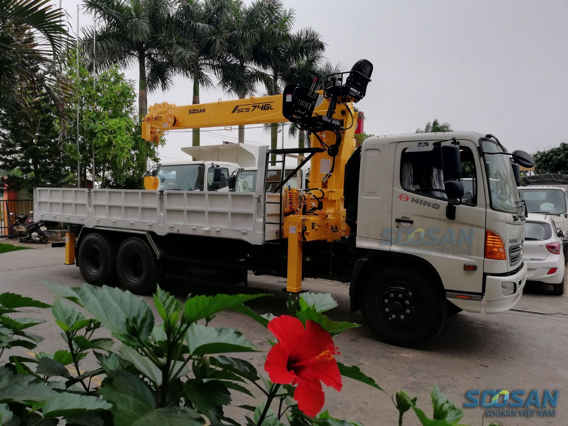 Xe tải gắn cẩu Soosan Hino