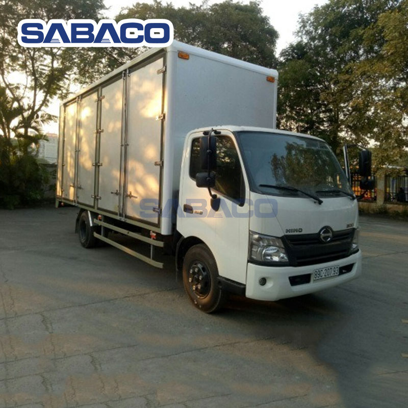 Xe tải thùng kín chở pallet Hino 300 Series  XZU302L – 110SD