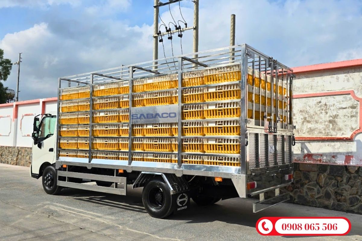 xe hino chở gia cầm