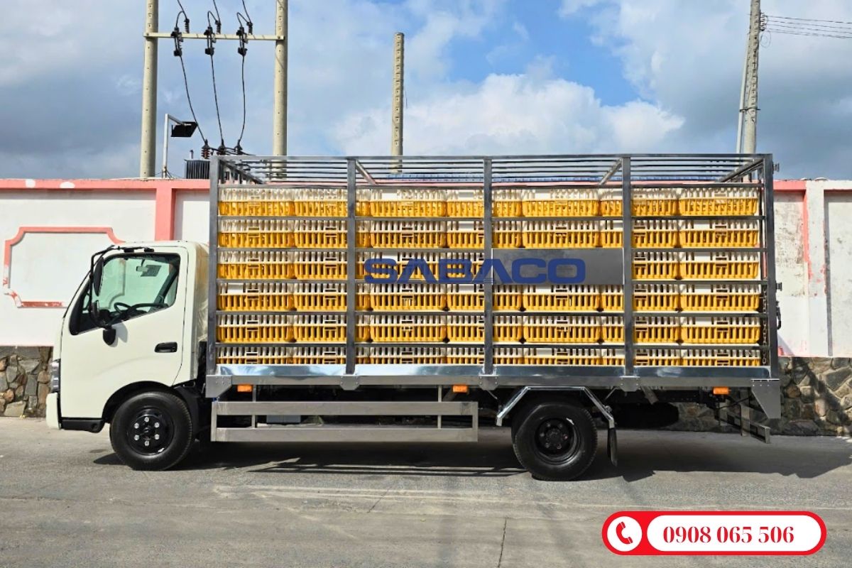 đóng thùng chở xe cầm xe hino