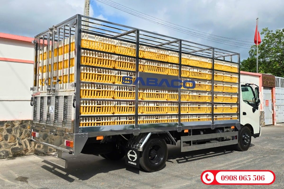 xe hino chở gia cầm