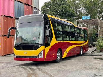 XE TRACOMECO UNIVERSE LIMOUSINE 24 PHÒNG HYUNDAI 425PS