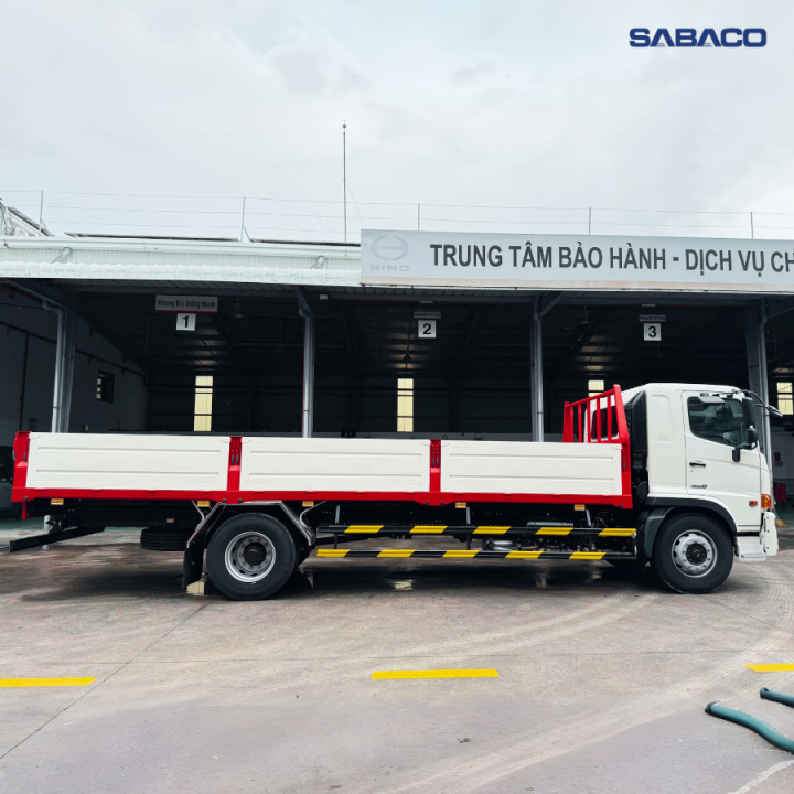 XE TẢI HINO FG THÙNG LỬNG MỚI