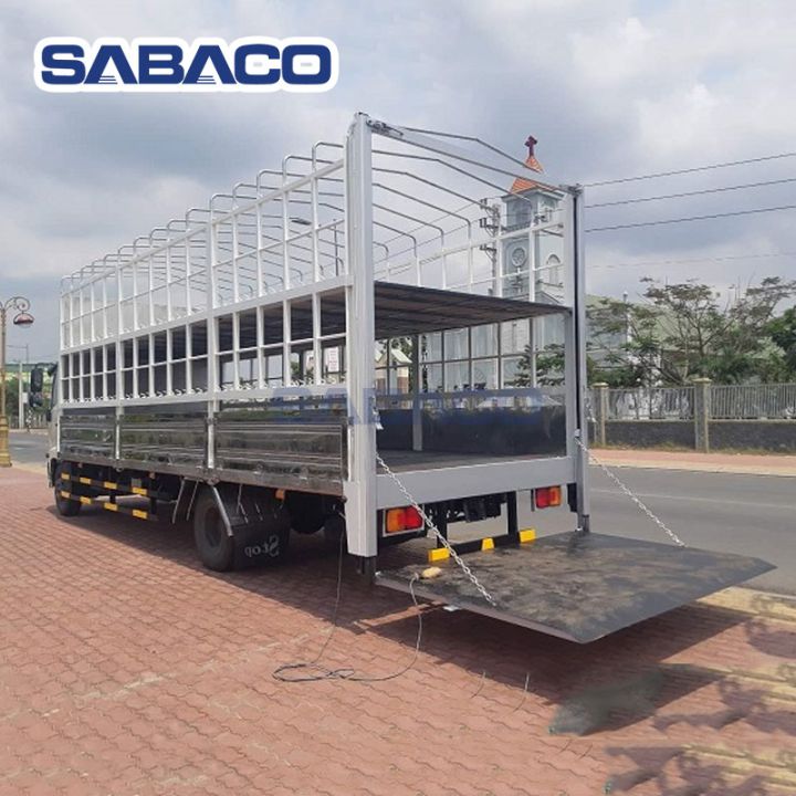 Xe tải Hino 500 FC9JETC thùng chở xe máy có bửng nâng