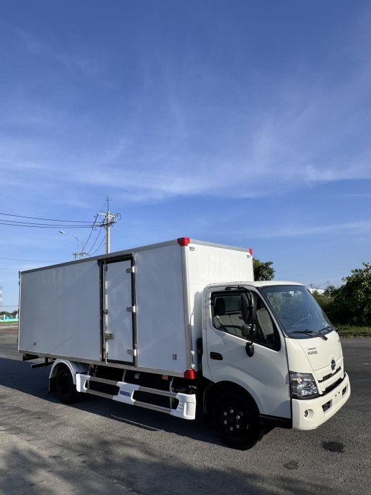 Xe tải thùng kín Hino 300 Series XZU730-VANS