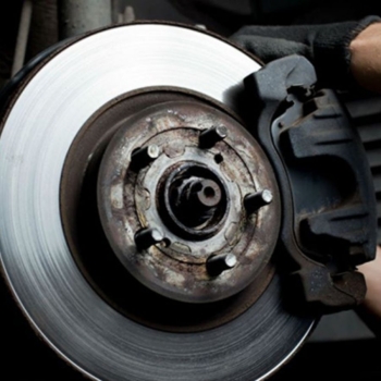 Kiểm tra phanh xe tải Hino