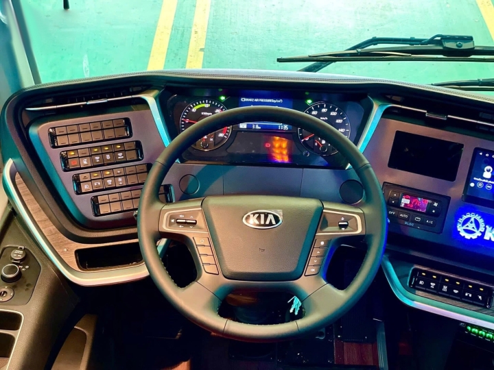 XE TRACOMECO KIA GRANBIRD 47 CHỖ HYUNDAI D6CC - 425PS